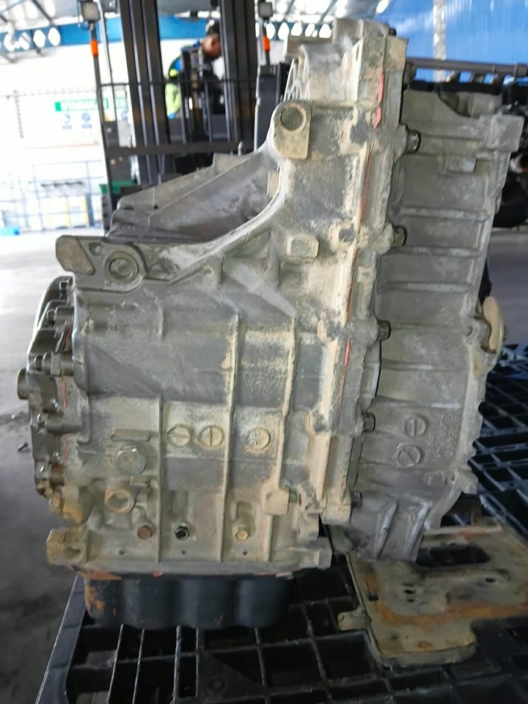 AATF102I12563 NAZA F4A42 TRANSMISSION AUTO 1